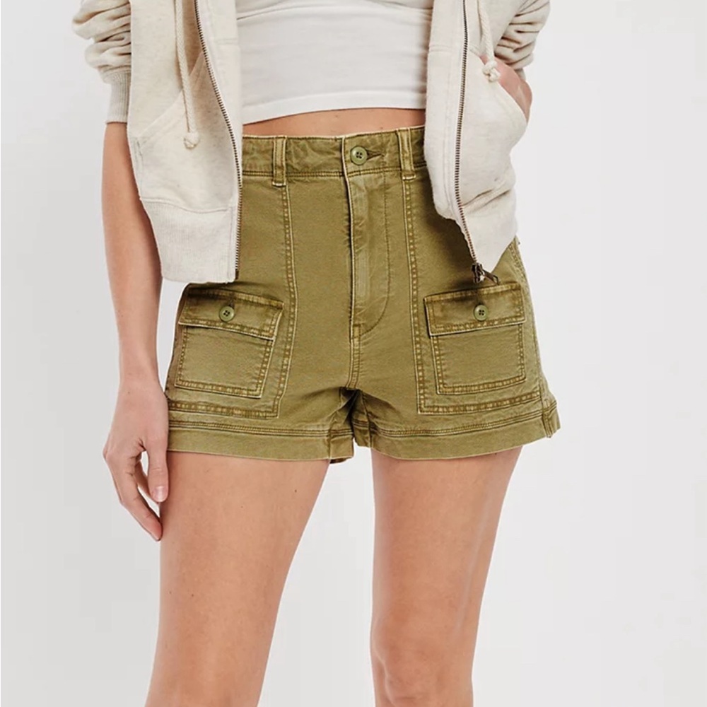 American Eagle Highest Waste 90’s boyfriend cargo shorts rough hem